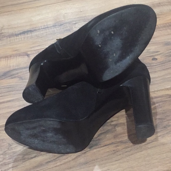 ❣️Price Firm❣️Guess black suede booties w gold 💛 - Picture 6 of 6